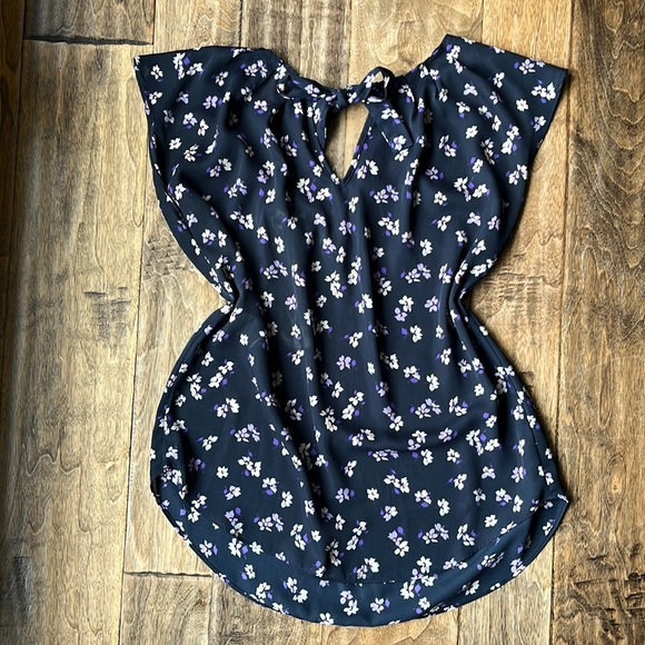 Navy floral flutter sleeve blouse - Picture 2 of 2